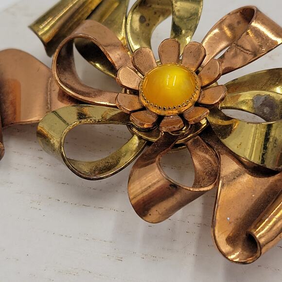 Vintage Two Tone Copper & Gold Ribbon Flower Brooch Pin Yellow Faux Pearl Stone - Picture 12 of 12